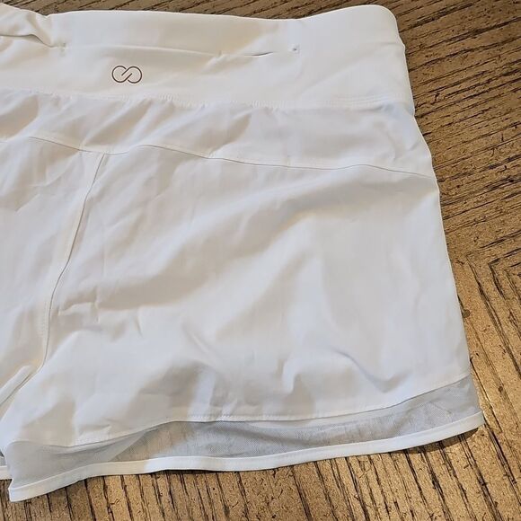 White trim Detail shorts Size M Calia NWT - Picture 13 of 13